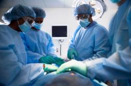 Samorząd lekarski: Ryczałt powoduje dalsze zadłużanie się szpitali