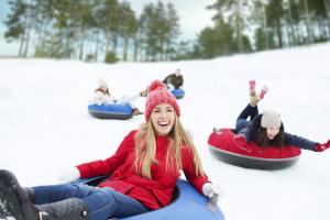 Szkoła wykłada się na dzikiej ślizgawce - miasto zapłaci odszkodowanie za wypadek