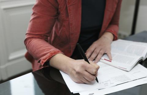 Czy mąż może opodatkować przychody z najmu nieruchomości ryczałtem, jeśli żona prowadzi działalność gospodarczą w zakresie najmu?