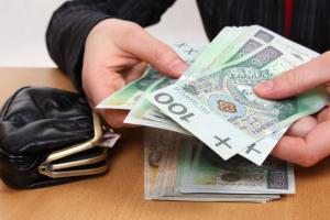 CBOS: coraz więcej Polaków kwestionuje obowiązek płacenia podatków