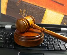 Ministerstwo radzi, jak bronić się w e-sądzie