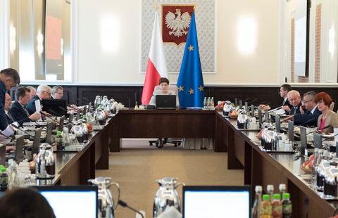 Rząd we wtorek m.in. o recyklingu pojazdów, zadłużeniu samorządów i mniejszości śląskiej