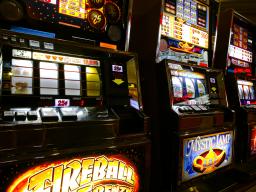 Państwo przegrało wojnę o hazardowe automaty
