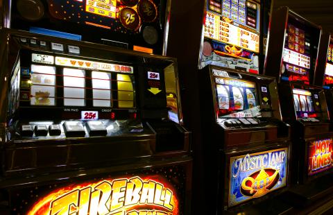 Nowe przepisy uderzyły w nielegalny hazard