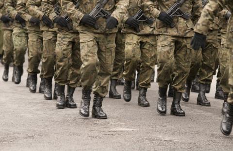 Policja pomoże w szkoleniu i przechowa broń obrony terytorialnej