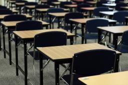 Samorządy zaciskają pasa i zapowiadają likwidację tysięcy szkół