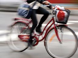 Służbowy rower zamiast samochodu, czyli samorządy szukają oszczędności