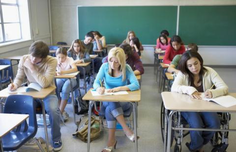 Polonista: uczniowie coraz częściej winią nauczycieli za własne porażki