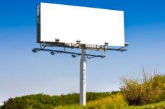 Odległość billboardów od granicy działki uregulowana nie tylko w prawie miejscowym