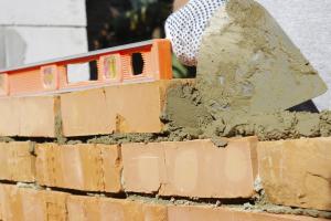 Badanie: Polacy budują nieduże, murowane domy
