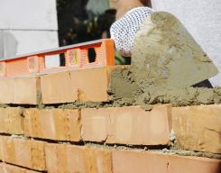 Badanie: Polacy budują nieduże, murowane domy