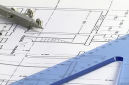 Kto może wykonać podstawowe schematy instalacji budowlanych w budynku?