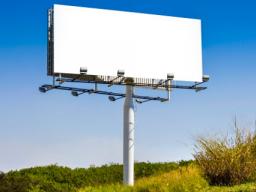 NIK: 58 proc. reklam umieszczono w pasie drogowym nielegalnie