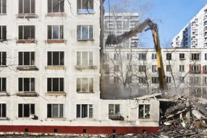 Poznań: nadzór budowlany nakazał rozbiórkę ściany szczytowej kamienicy
