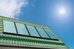 Ikea planuje zainwestować fortunę w elektrownie słoneczne na dachach swoich sklepów