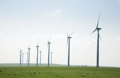 Lokalizacja turbin wiatrowych: gmina nie może zamieszczać w swoich aktach planistycznych ustaleń dot. gminy sąsiedniej