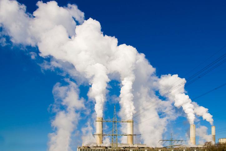 Financial Times: kraje Europy Wschodniej torpedują cięcia emisji CO2