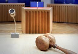 Sejm: osoba bliska zastąpi adwokata w procesie karnym