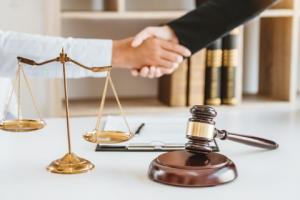Sejm: osoba bliska zastąpi adwokata w procesie karnym