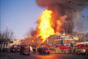 Pożar w zakładzie dystrybucji gazów technicznych