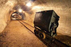 Ratownicy bliscy ugaszenia podziemnego pożaru w kopalni Sośnica