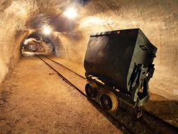 Ratownicy bliscy ugaszenia podziemnego pożaru w kopalni Sośnica