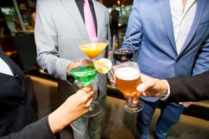 Toast na pożegnanie współpracowników nie uzasadnia „dyscyplinarki”