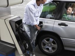 Czy stacja paliw musi zapewnić rękawice ochronne dla klientów do tankowania gazem LPG?