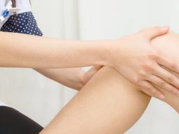 Czy strzyknięcie w kolanie może być wypadkiem przy pracy?