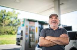 Czy nagroda wypłacana pracownikowi stacji benzynowej przez koncern w sytuacji gdy nie jest on płatnikiem podlega opodatkowaniu podatkiem dochodowym od osób fizycznych?