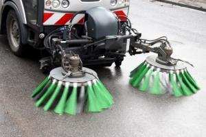 Jaką stawką VAT należy opodatkować usługi utrzymania czystości i porządku oraz utrzymania dróg na terenie miasta?