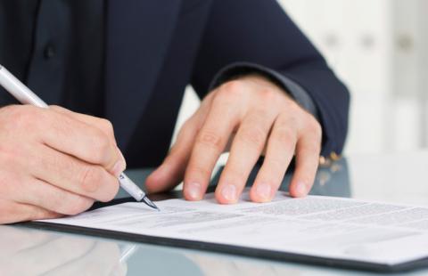 Propozycję rozwiązania umowy o pracę na mocy porozumienia stron należy sporządzić w formie pisemnej