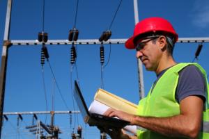 Jaki organ był właściwy do wydania pozwolenia na przebudowę linii wysokiego napięcia 110 kV na gruncie ustawy Prawo budowlane z 1974 r., a jaki na gruncie ustawy z lipca 1994 r.?