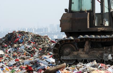 Czy przy wypełnianiu wyrobiska poeksploatacyjnego odpadami mamy do czynienia z miejscem retencji powierzchniowej odpadów mogącym znacząco oddziaływać na środowisko?