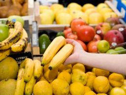 Rząd chce przepisami ograniczyć import owoców