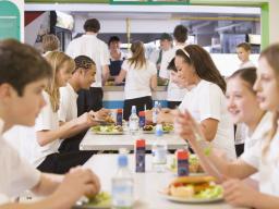 NIK skontroluje zasady zdrowego żywienia w szkołach