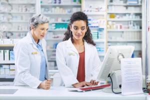 Eksperci: zmiany na rynku aptek negatywnie wpłyną na sytuację farmaceutów