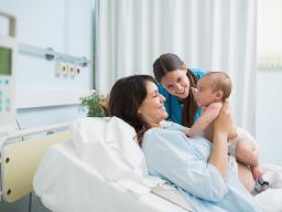 MZ: szpitale wdrażają procedury dotyczące łagodzenia bólu porodowego