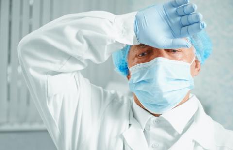 Odpowiedzialność karna lekarza - taka sama na etacie i na kontrakcie