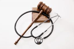 Ułatwienia w dostępie do sądu dla lekarzy