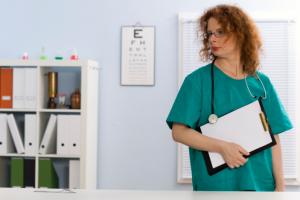 Doraźnie w nagłych wypadkach pielęgniarka może podać leki bez zlecenia lekarza