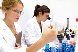 Polska farmacja wydaje coraz więcej na badania i rozwój
