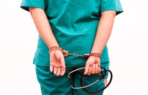 Lekarz oskarżony o łapówki za zaświadczenia o zdolności do pracy