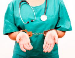 Podlaskie: Ponowny proces o odszkodowanie dla lekarza za niesłuszny areszt