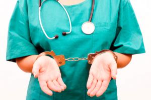 Lekarka skazana na rok w zawieszeniu za sterylizację kobiety