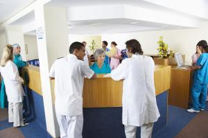 GNS: prywatny operator szpitali ma problem z pracownikami