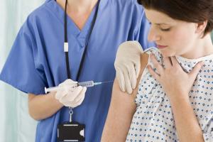 Sanepid: ponad 95 proc. rodziców szczepi dzieci