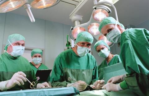 Lekarze: pacjent po przeszczepie twarzy ma szansę na normalne życie