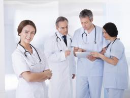 MZ: pierwsze podwyżki dla pracowników medycznych do 1 lipca 2017