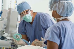 Olsztyn: operacja odtworzenia żuchwy i stawu u pacjenta z nowotworem